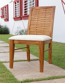 chaise à dossier natté
